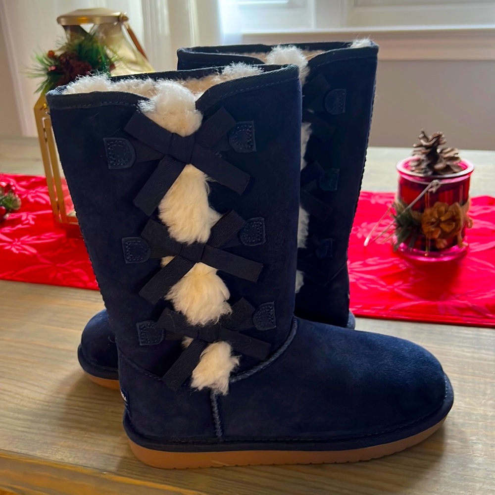 NWOB brand new never worn navy koolaburra Victoria tall Uggs